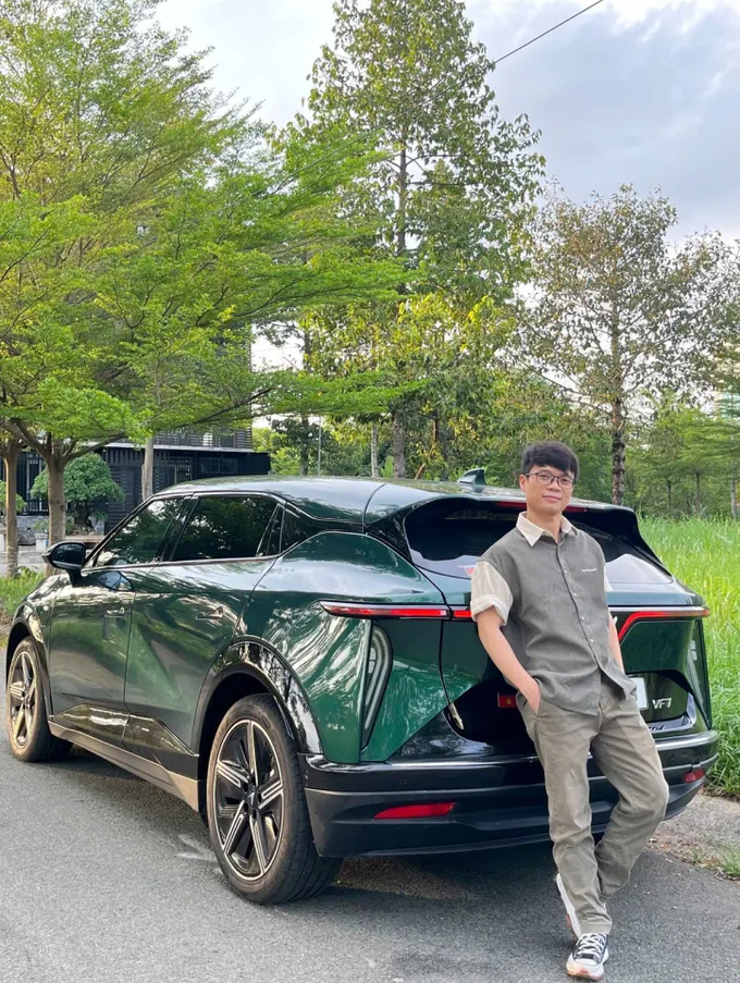 Lựa chọn VinFast VF 7, chủ xe bất ngờ khi “cả họ” cùng muốn lên đời xe điện